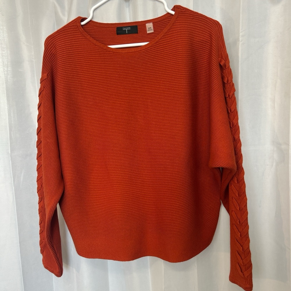 Tahari Ribbed Crop Top, Viscose Blend with Braided detail on Sleeve Size M
0107